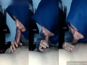 ABG Jilbab Polos Cicip Kontol Perdana Ngemut Muncrat